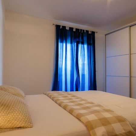 Villa Mirela Apartment Vrbnik Extérieur photo