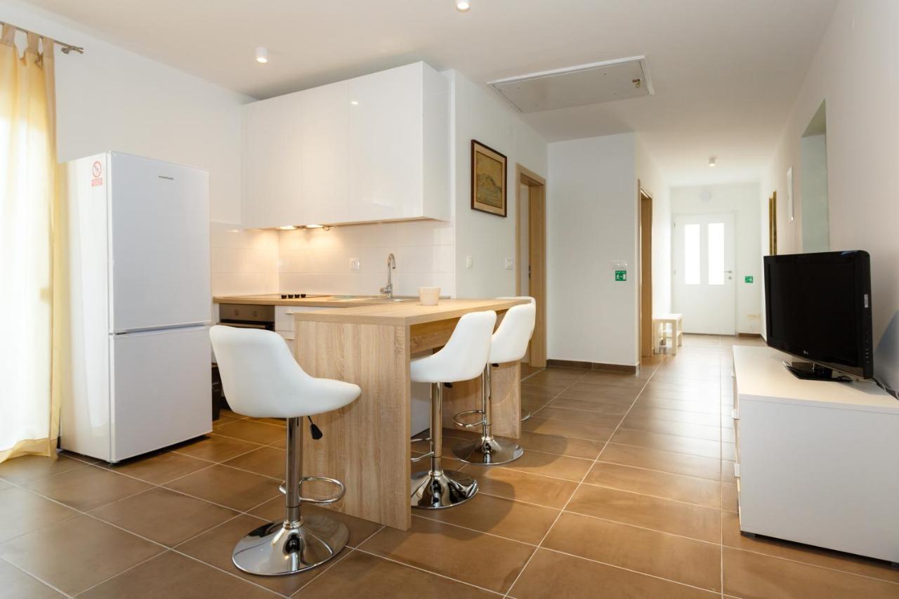 Villa Mirela Apartment Vrbnik Extérieur photo