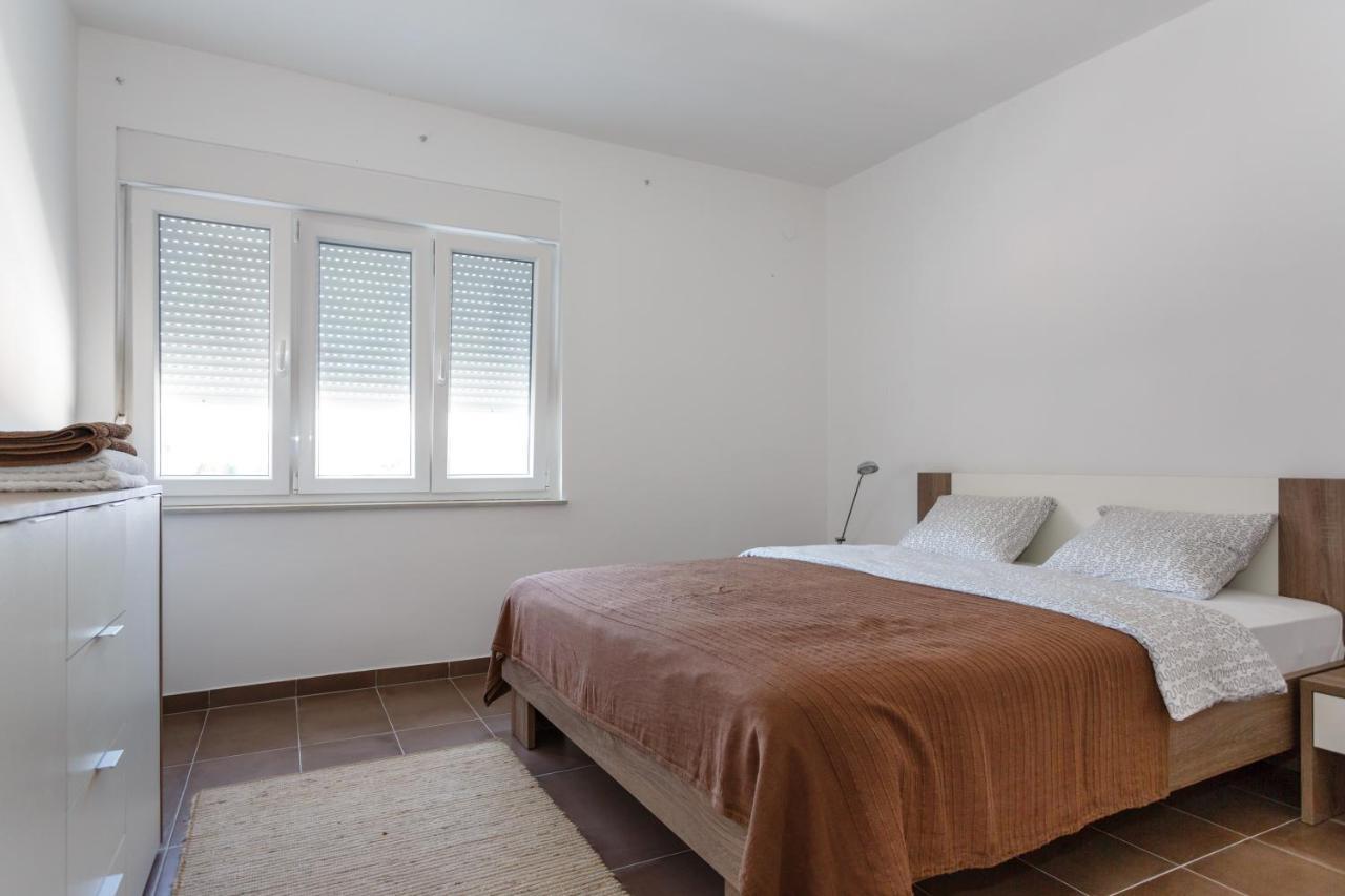 Villa Mirela Apartment Vrbnik Extérieur photo