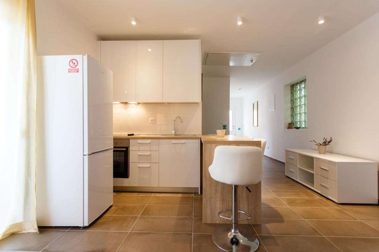 Villa Mirela Apartment Vrbnik Extérieur photo