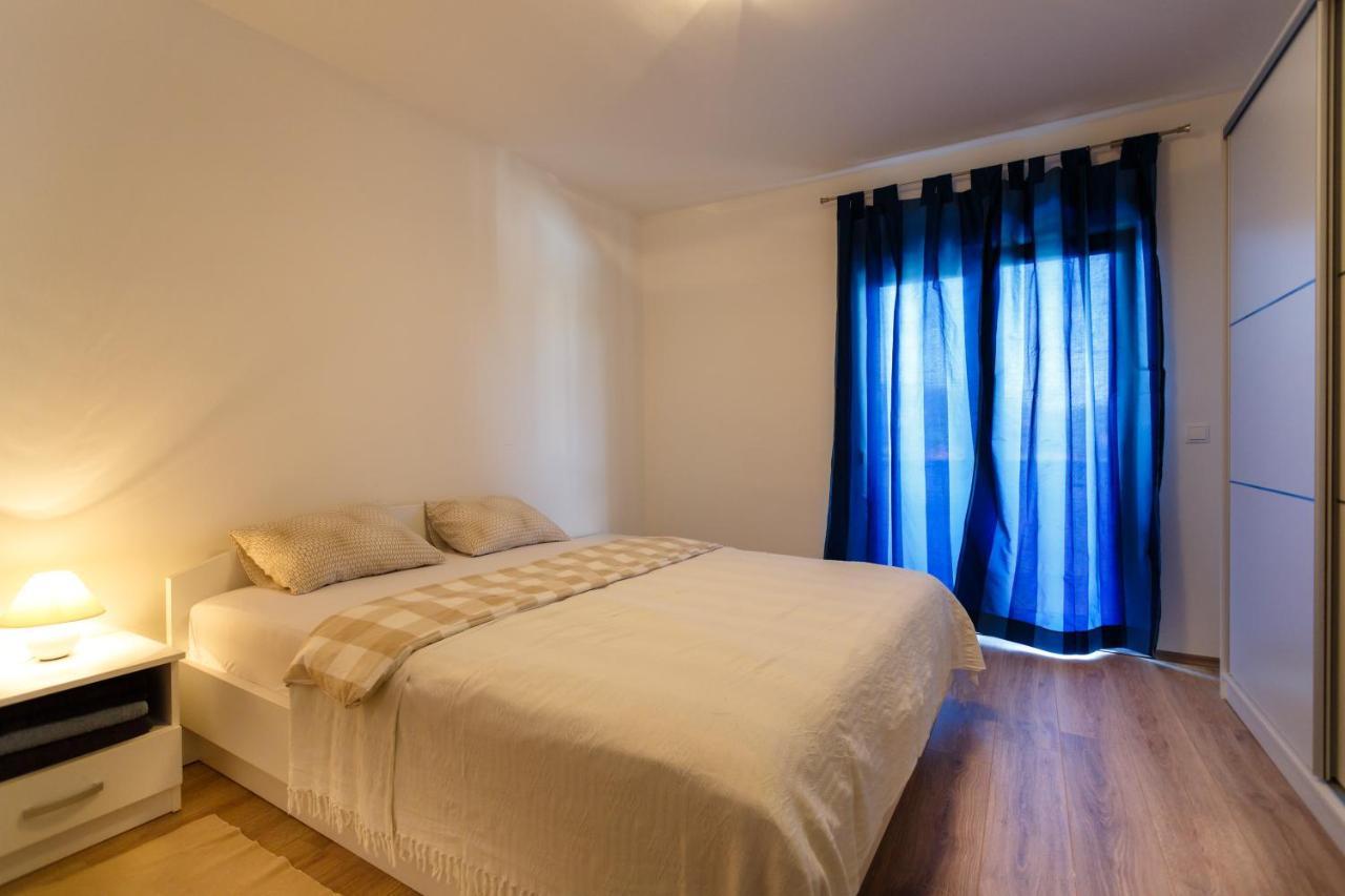 Villa Mirela Apartment Vrbnik Extérieur photo