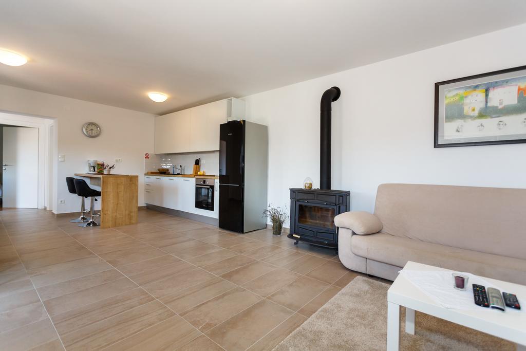 Villa Mirela Apartment Vrbnik Extérieur photo