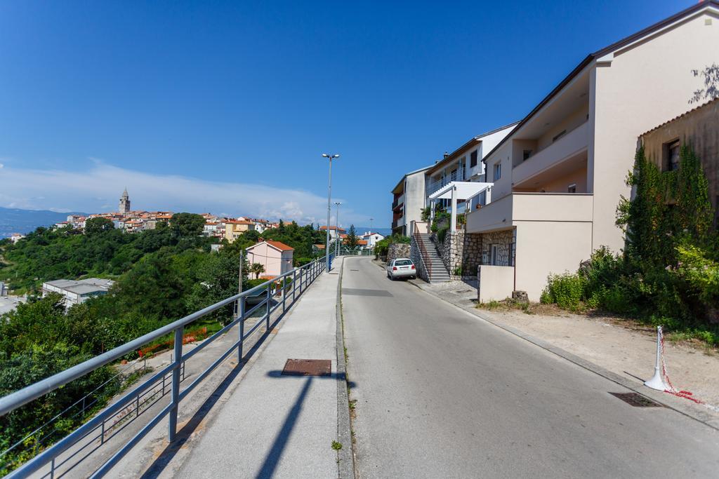 Villa Mirela Apartment Vrbnik Extérieur photo