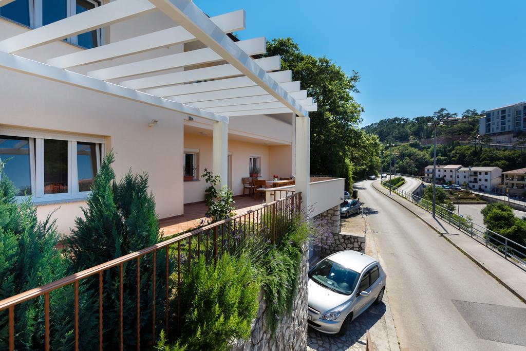 Villa Mirela Apartment Vrbnik Extérieur photo