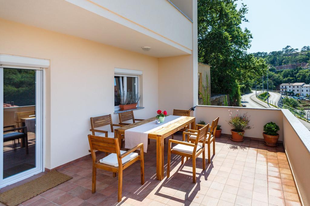 Villa Mirela Apartment Vrbnik Extérieur photo