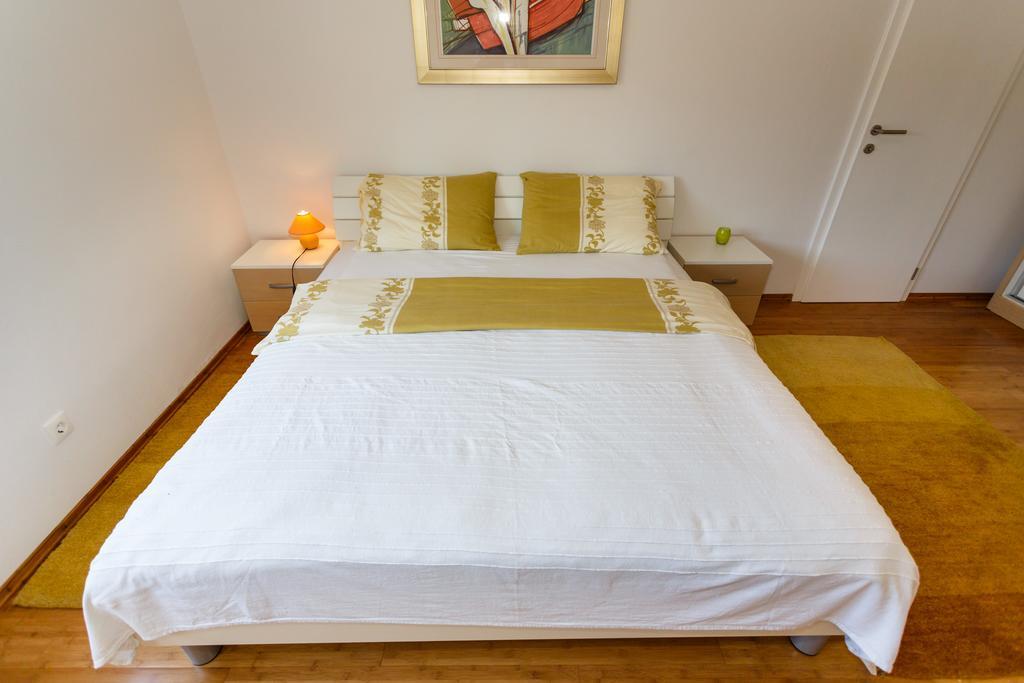 Villa Mirela Apartment Vrbnik Extérieur photo
