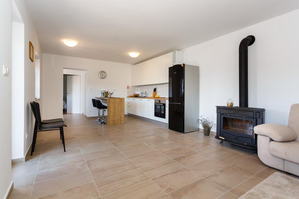 Villa Mirela Apartment Vrbnik Extérieur photo